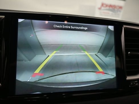 Used 2023 Chrysler Pacifica Touring-L FWD image 18