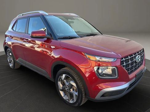 Used 2024 Hyundai Venue SEL image 3