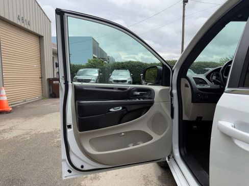 Used 2020 Dodge Grand Caravan SXT FWD image 20