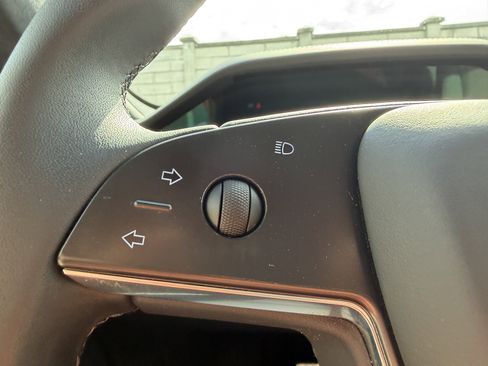 Used 2022 Tesla Model S image 22