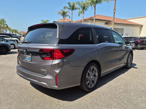 New 2026 Honda Odyssey Touring image 11