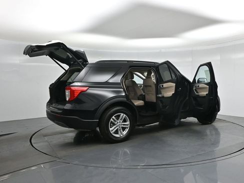 Used 2024 Ford Explorer XLT w/ Equipment Group 202A image 5