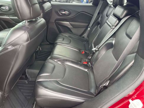 Used 2019 Jeep Cherokee Limited AWD/4WD image 15