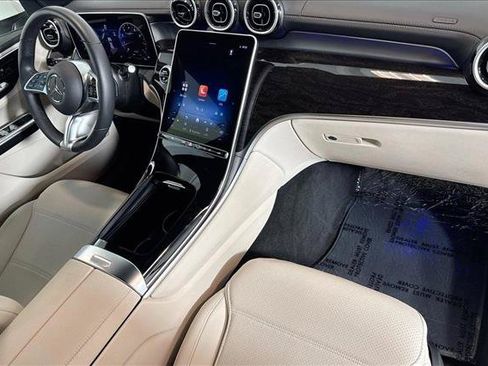Used 2025 Mercedes-Benz GLC 300 image 27