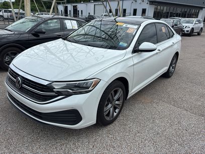 Used 2023 Volkswagen Jetta SE w/ Panoramic Sunroof Package