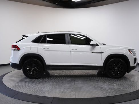 Used 2024 Volkswagen Atlas Cross Sport SE AWD/4WD image 9