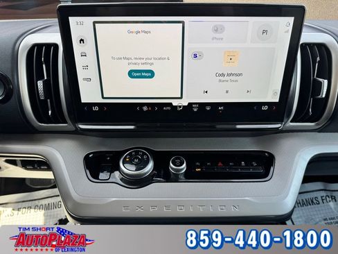 Used 2025 Ford Expedition Active AWD/4WD image 5
