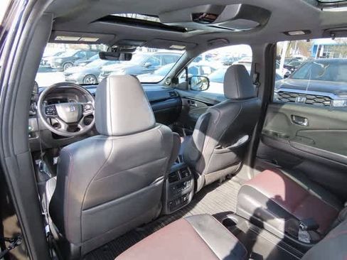Certified 2021 Honda Pilot Black Edition image 16