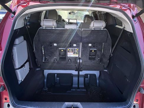 Certified 2025 Toyota Sienna XLE image 25