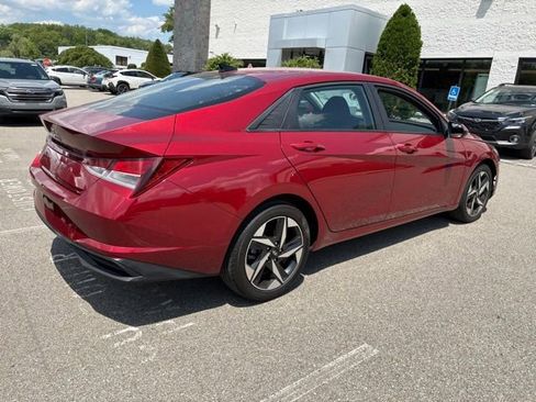Used 2023 Hyundai Elantra SEL w/ Convenience Package FWD image 5