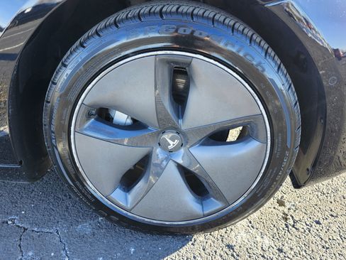 Used 2019 Tesla Model 3 Standard Range image 10