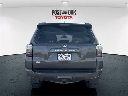 Used 2016 Toyota 4Runner SR5 image 6