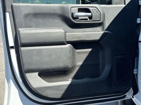 Used 2021 Chevrolet Silverado 2500 Custom w/ Custom Value Package image 14