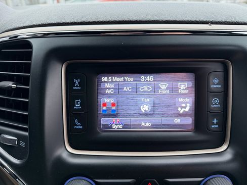 Used 2014 Jeep Grand Cherokee Laredo w/ Quick Order Package 23E image 36