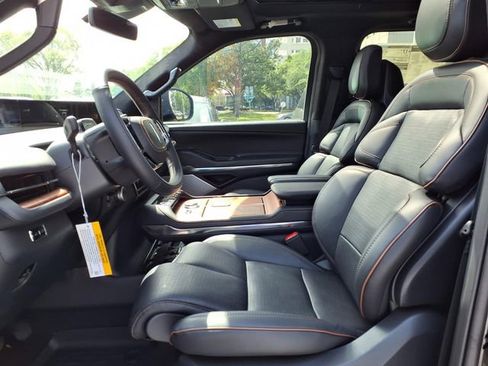New 2026 Lincoln Navigator L Black Label AWD/4WD image 7
