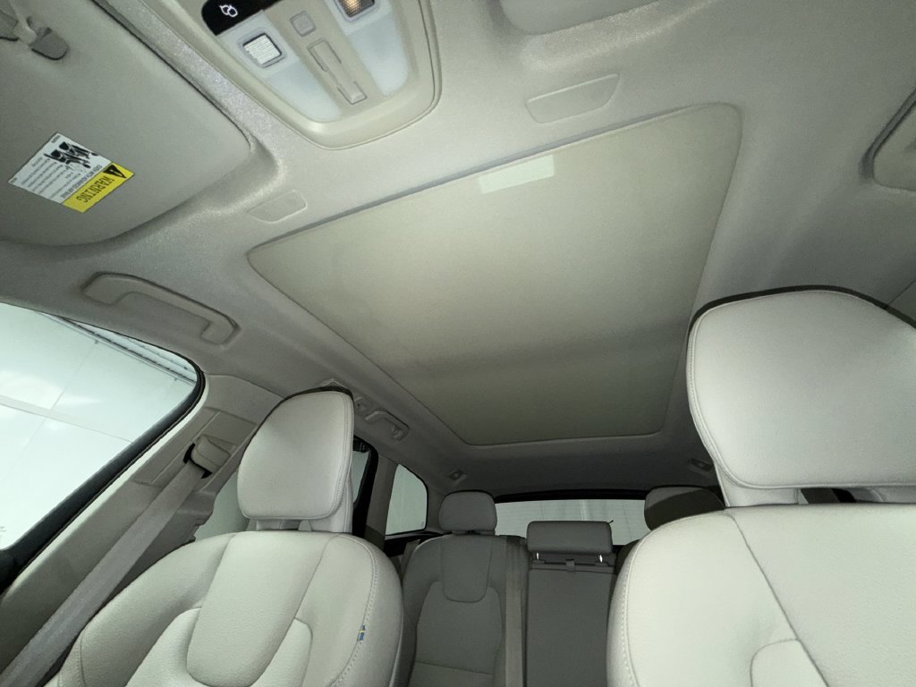Used 2024 Volvo XC60 B5 Core AWD/4WD image 24