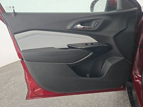 Used 2025 Chevrolet Trax LT FWD image 26