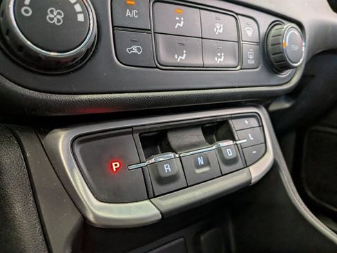 Used 2024 GMC Terrain SLE FWD image 11