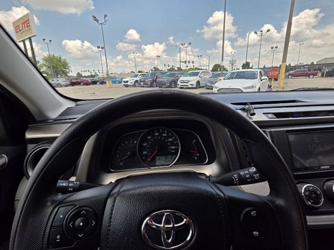 Used 2013 Toyota RAV4 LE FWD image 22