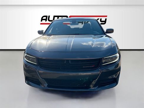 Used 2022 Dodge Charger SXT image 2