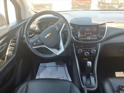 Used 2022 Chevrolet Trax LT w/ Premium Seat Package AWD/4WD image 12