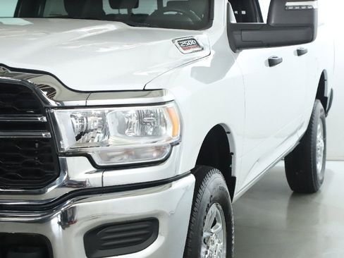 Used 2024 RAM 2500 Tradesman w/ Chrome Appearance Group AWD/4WD image 4