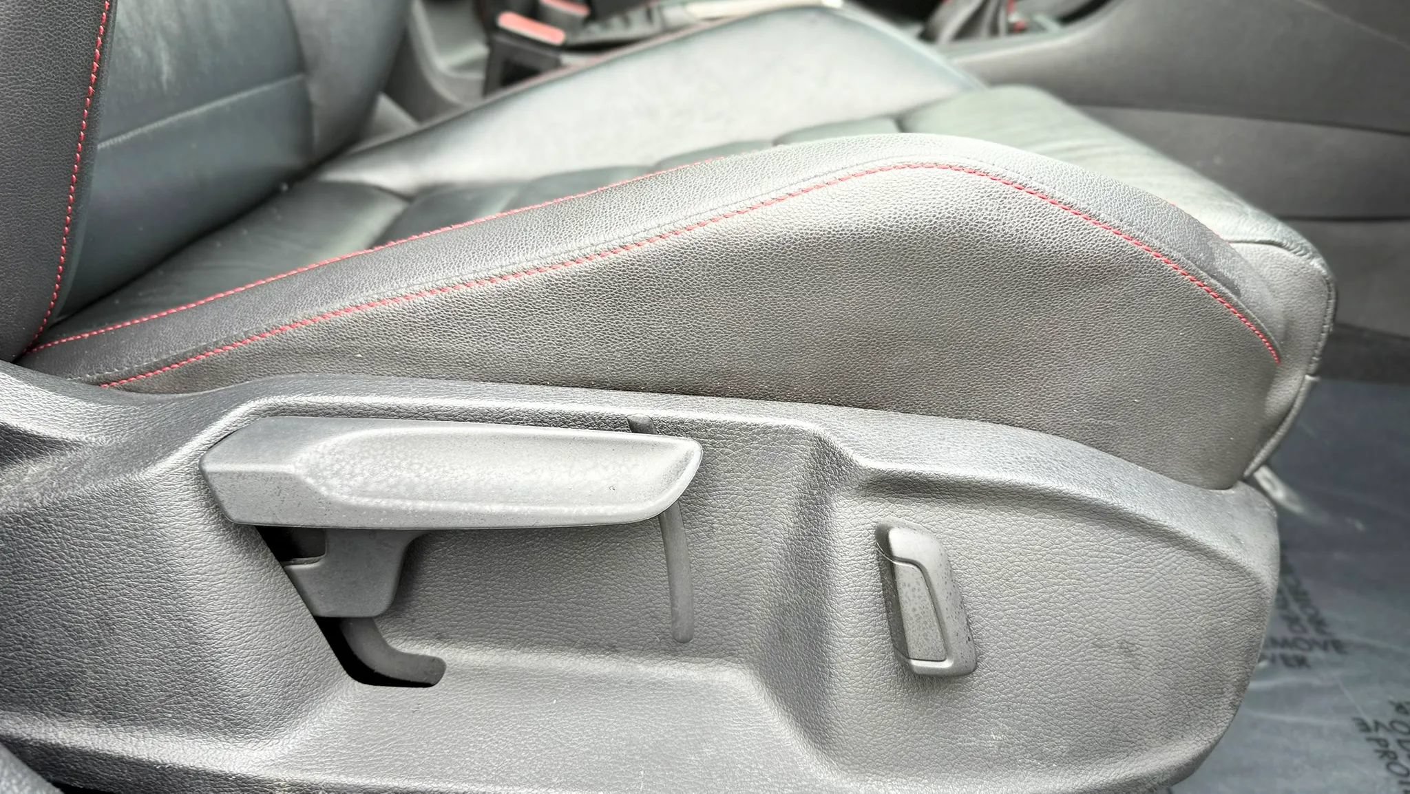 Used 2015 Volkswagen GTI SE FWD image 39
