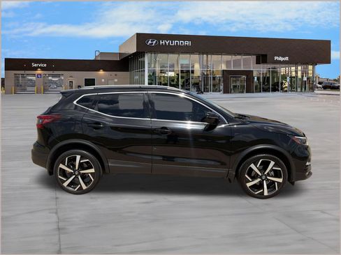 Used 2022 Nissan Rogue Sport SL w/ Premium Package FWD image 8