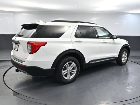 Used 2022 Ford Explorer XLT AWD/4WD image 6