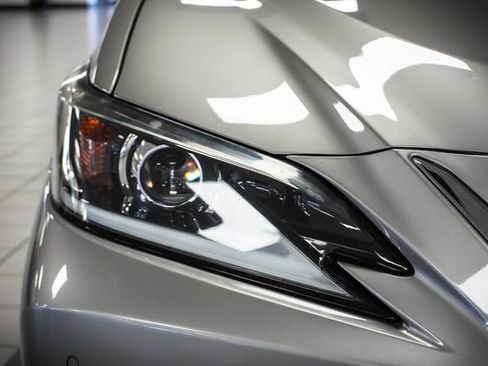 Used 2019 Lexus ES 300h w/ Premium Package FWD image 29