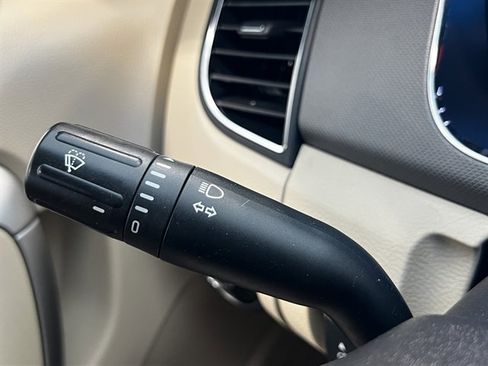 Used 2015 Ford Taurus SE image 38