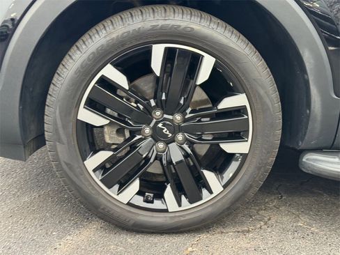 Certified 2024 Kia Telluride SX w/ Towing Package image 9