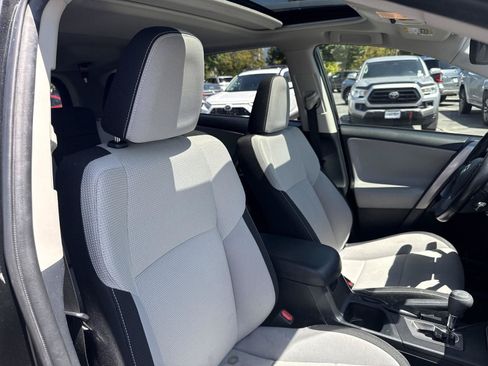 Used 2018 Toyota RAV4 XLE AWD/4WD image 25