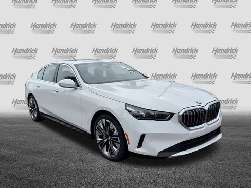Used 2025 BMW 530i image 2
