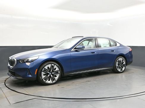 New 2026 BMW 530i w/ Premium Package image 3