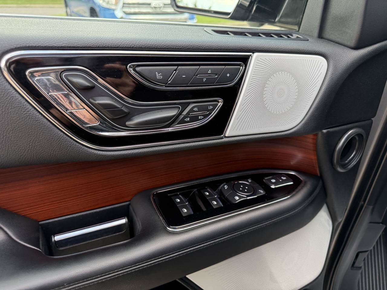 Used 2021 Lincoln Navigator Reserve w/ Luxury Package RWD image 31