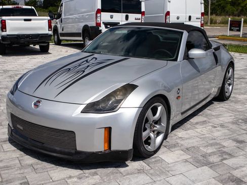 Used 2006 Nissan 350Z Touring RWD image 3