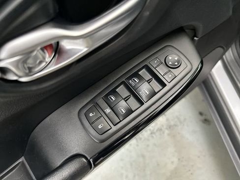 Used 2019 Jeep Cherokee Latitude Plus image 19