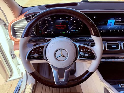 Used 2023 Mercedes-Benz Maybach GLS 600 4MATIC image 17