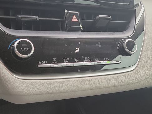 Used 2021 Toyota Corolla LE image 22