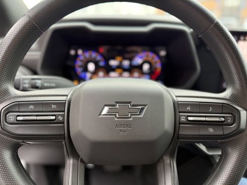 Used 2024 Chevrolet Colorado Trail Boss image 31