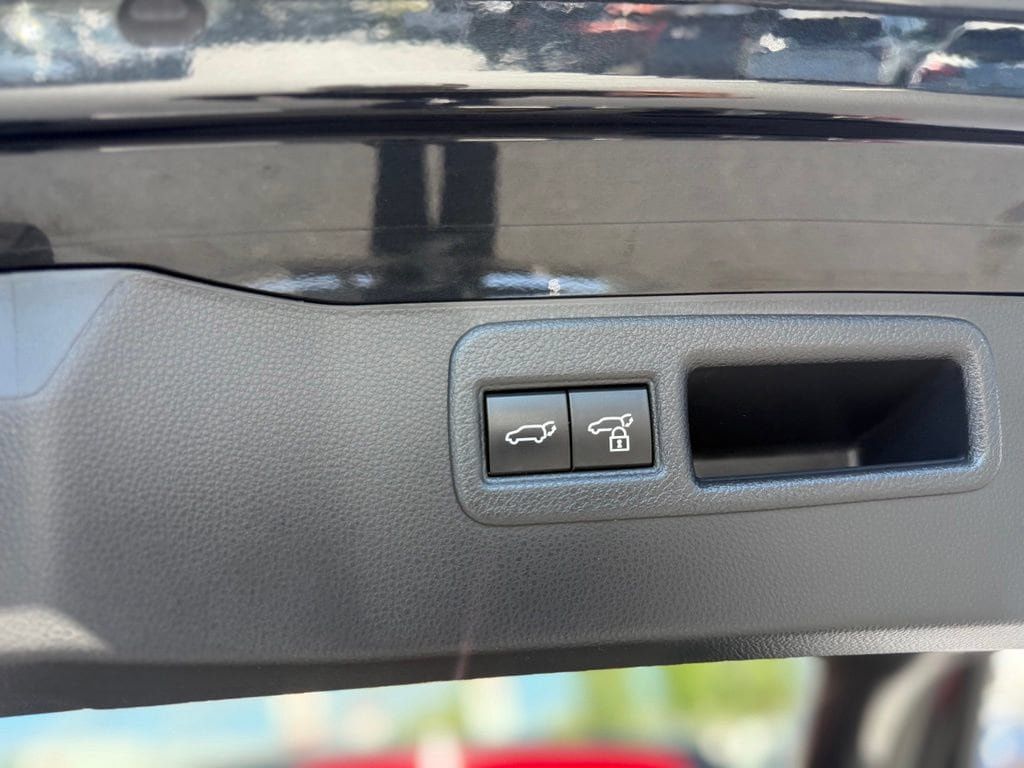 Certified 2023 Toyota Venza XLE AWD/4WD image 16
