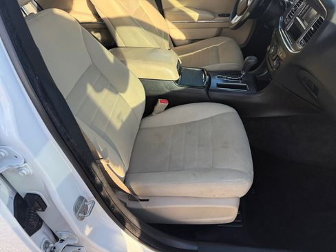 Used 2014 Dodge Charger SE image 29