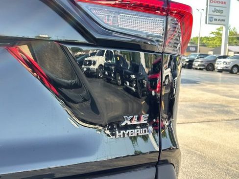 Used 2021 Toyota RAV4 XLE Premium AWD/4WD image 9