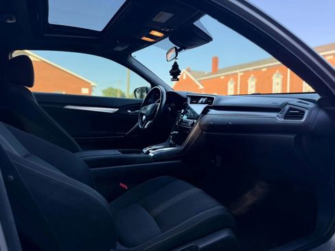 Used 2019 Honda Civic EX image 12