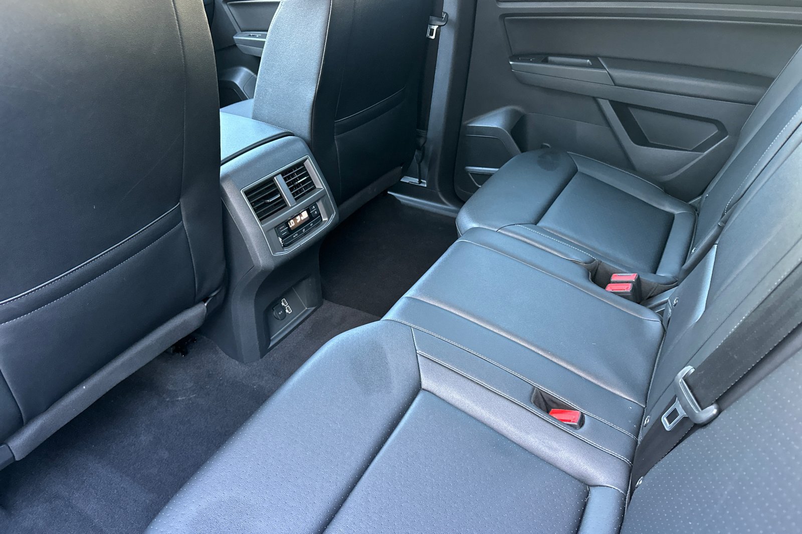 Used 2019 Volkswagen Atlas SE w/ Towing Package FWD image 4
