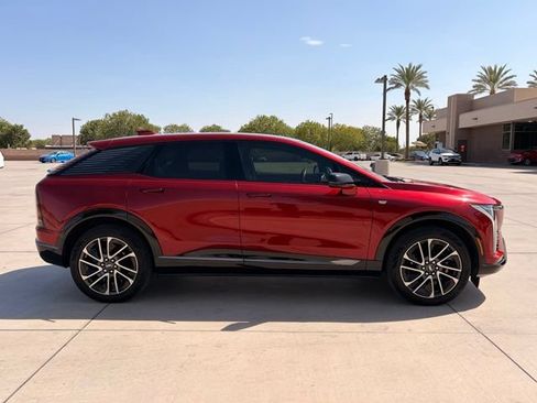 Used 2025 Cadillac Optiq Sport 1 AWD/4WD image 10