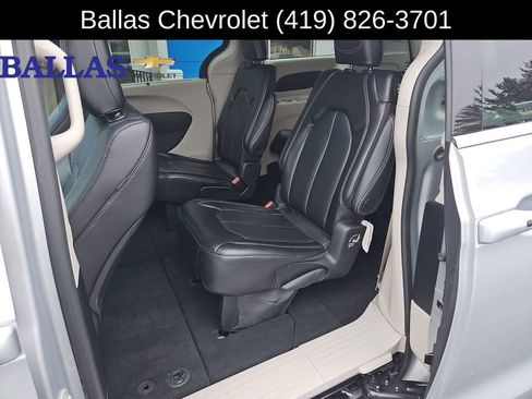 Used 2024 Chrysler Pacifica Touring-L image 24