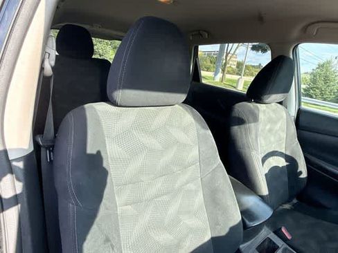 Used 2015 Nissan Rogue SV AWD/4WD image 16