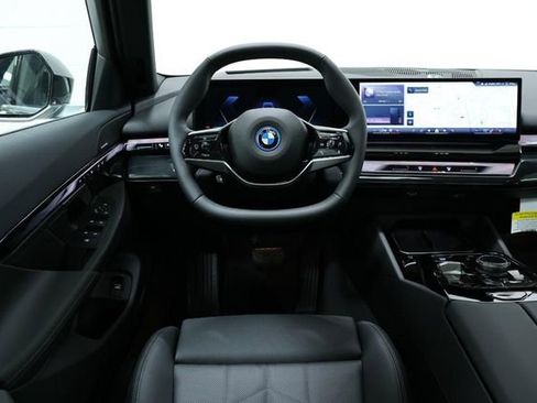 Used 2025 BMW i5 xDrive40 w/ Premium Package image 4